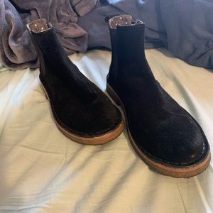 Ellen Degeneres black booties